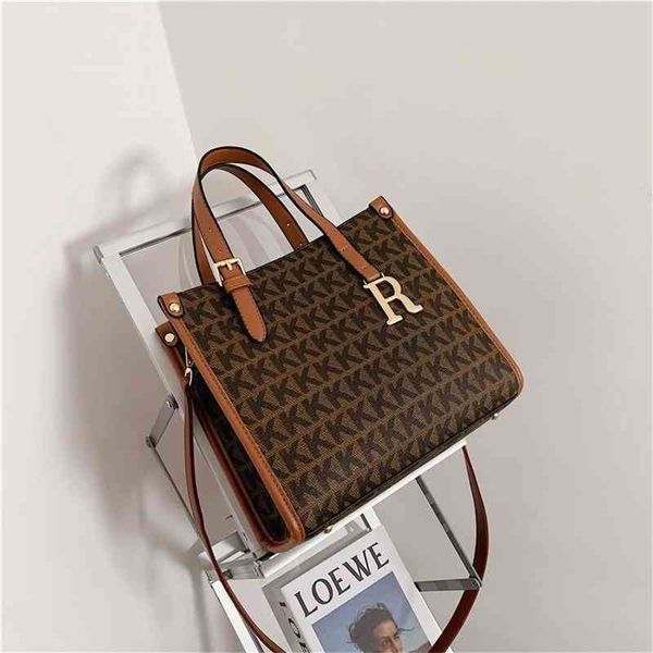 women's new fashion high-capacity single foreign style printed portable diagonal design purses online
women's new fashion high-capacity single foreign style printed portable diagonal design purses online