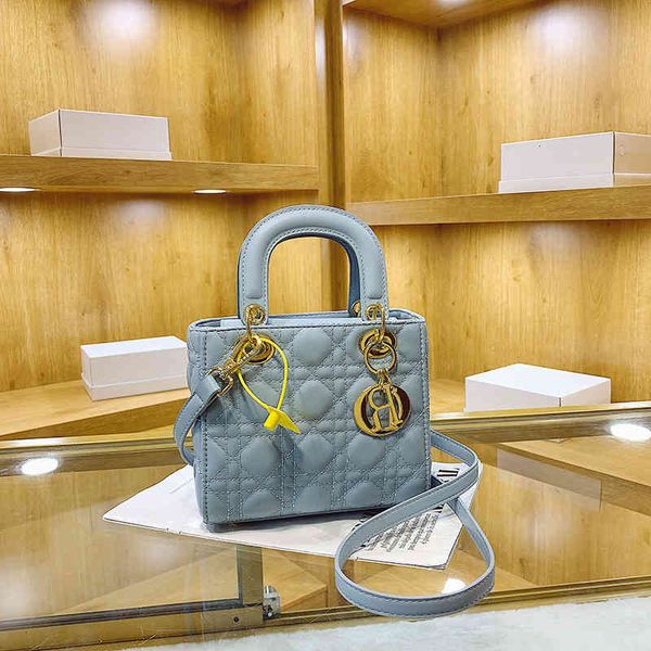 factory direct sale portable small square bucket 2022 new lingge embroidered line daifei pu large capacity fashion single shoulder messenger
factory direct sale portable small square bucket 2022 new lingge embroidered line daifei pu large capacity fashion single shoulder messenger