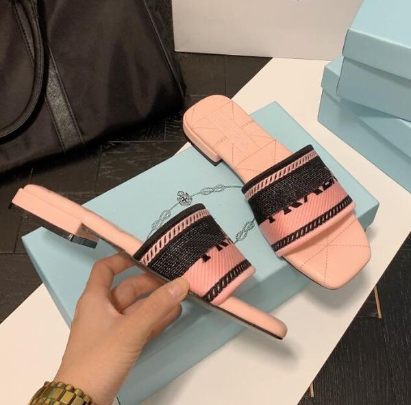 2022 luxury designer women slippers embroidered letter sandals flat slippers leather inside comfortable lambskin white pink heel height 1.5, Black
2022 luxury designer women slippers embroidered letter sandals flat slippers leather inside comfortable lambskin white pink heel height 1.5, Black