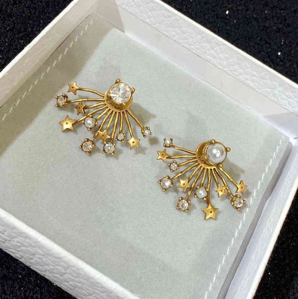 new letter pearl sector earrings 2022 luxury brand fashion design versatile ladies jewelry, Golden
new letter pearl sector earrings 2022 luxury brand fashion design versatile ladies jewelry, Golden