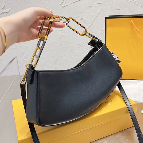 classic women o'lock swing shoulder bag clutch bag italy roma brand half moon leather crossbody handbags lady hawksbill chain strap han
classic women o'lock swing shoulder bag clutch bag italy roma brand half moon leather crossbody handbags lady hawksbill chain strap han