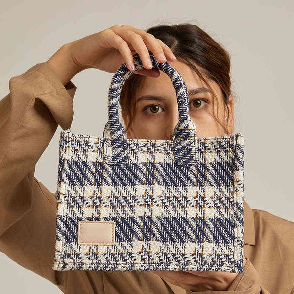 evening bag niche design tote women shoulder bag winter casual shopping bag-shaped plaid striped one lean handbag for 20220607
evening bag niche design tote women shoulder bag winter casual shopping bag-shaped plaid striped one lean handbag for 20220607