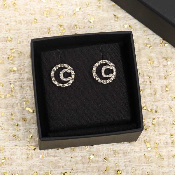 2022 charm stud earring round shape with sparkly diamond in 18k gold color plated for women wedding jewelry gift have box stamp ps7760, Golden
2022 charm stud earring round shape with sparkly diamond in 18k gold color plated for women wedding jewelry gift have box stamp ps7760, Golden