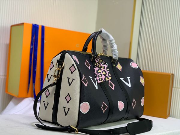 men and women travel bag designer luxury large capacity outdoor leisure sports classic time hand-held single-shouldered zipper size 45-27-20 
men and women travel bag designer luxury large capacity outdoor leisure sports classic time hand-held single-shouldered zipper size 45-27-20