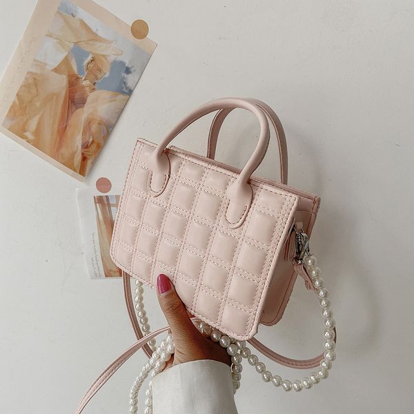 2022 new summer pearl messenger bag simple fashionable handbag wallet wholesale western style ladies designer bags for women 
2022 new summer pearl messenger bag simple fashionable handbag wallet wholesale western style ladies designer bags for women