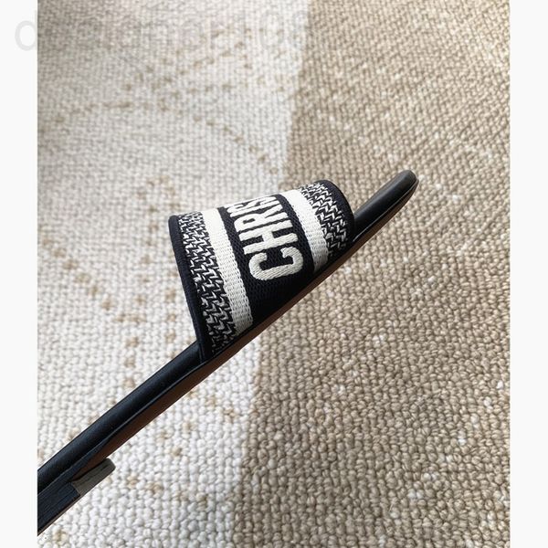 slippers designer d family slipper women 2022 summer new letter embroidery one line belt flat bottom middle heel wearing sandals gcr7, Black
slippers designer d family slipper women 2022 summer new letter embroidery one line belt flat bottom middle heel wearing sandals gcr7, Black