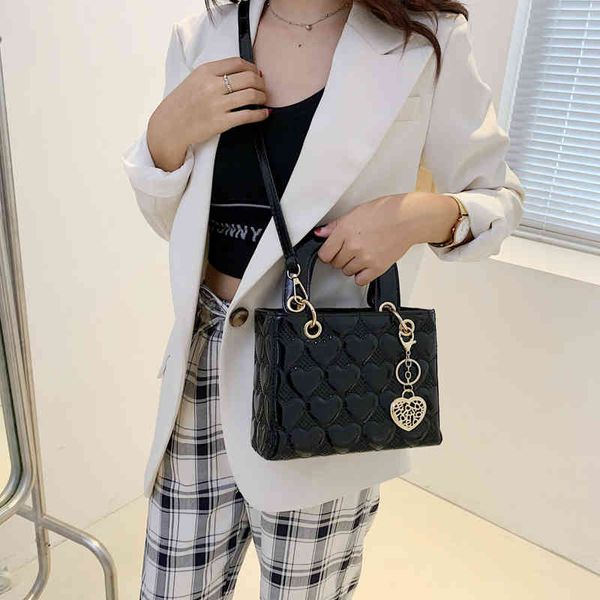women bags chain handbags heart-shaped lady handbag crossbody for 2022 trend fashion shoulder for female messenger
women bags chain handbags heart-shaped lady handbag crossbody for 2022 trend fashion shoulder for female messenger