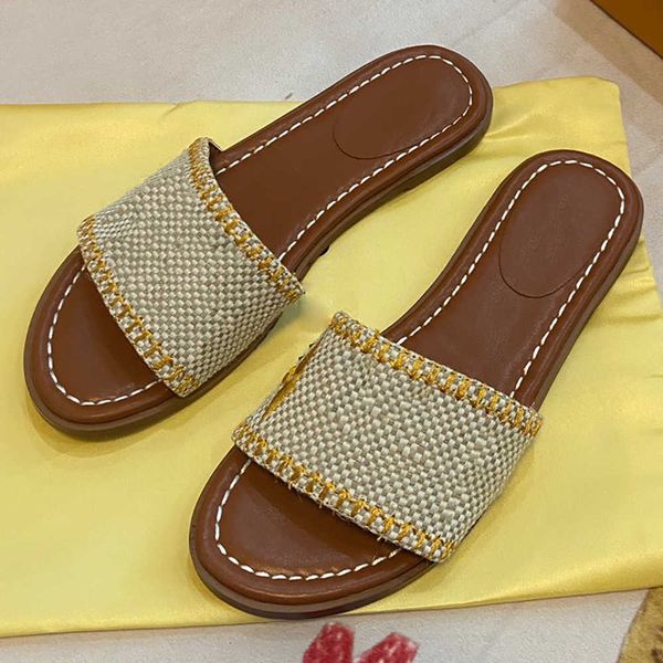 2022 women summer luxury designer sandals slippers canvas letters v hand embroidered flowers slipper fashion beach woman big head with box, Black
2022 women summer luxury designer sandals slippers canvas letters v hand embroidered flowers slipper fashion beach woman big head with box, Black
