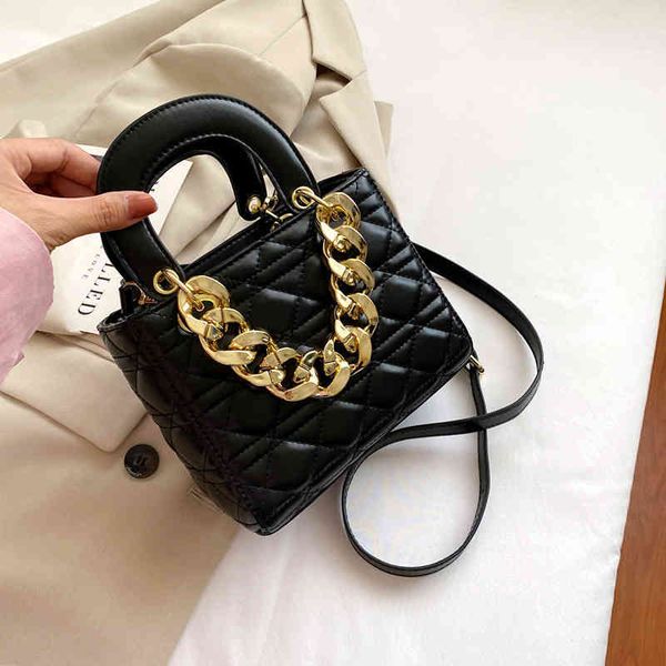 single shoulder women's 2022 autumn winter new thick chain portable princess bag fashion messenger small square bag luxury designer
single shoulder women's 2022 autumn winter new thick chain portable princess bag fashion messenger small square bag luxury designer