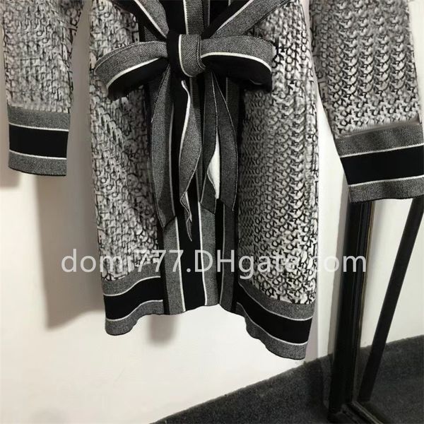black print style medium length cardigan pajamas women's robe coats for women or men good quality
black print style medium length cardigan pajamas women's robe coats for women or men good quality