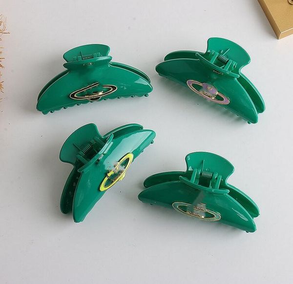 european and american multicolor letter clamps retro satellite back head high-end headwear female fast delivery, Slivery;golden
european and american multicolor letter clamps retro satellite back head high-end headwear female fast delivery, Slivery;golden
