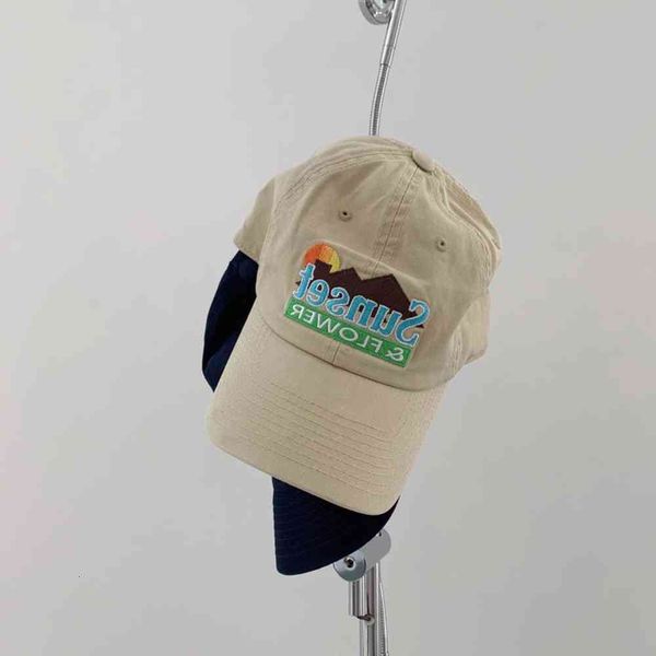song yanfei, a product in autumn and winter 2021, is the same as the korean minority sunset embroidered baseball cap duck tongue hat, Blue;gray
song yanfei, a product in autumn and winter 2021, is the same as the korean minority sunset embroidered baseball cap duck tongue hat, Blue;gray