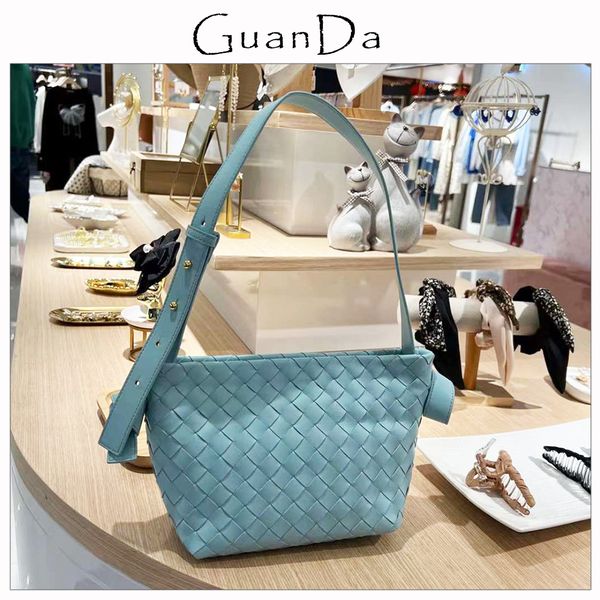 fashion leather knot weave womens bag est design woven knitting armpit shoulder bag 2022 luxury female sling purse handbag
fashion leather knot weave womens bag est design woven knitting armpit shoulder bag 2022 luxury female sling purse handbag