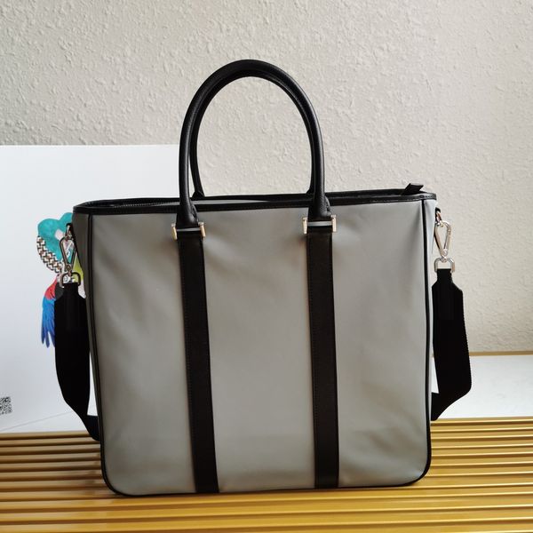 2020 new shopping bag nylon tote bag nylon fabric and saffiano 2vg034, Blue;pink
2020 new shopping bag nylon tote bag nylon fabric and saffiano 2vg034, Blue;pink