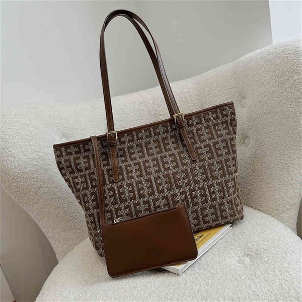 clearance 62% off high-capacity armpit fashion high-grade feeling autumn and winter commuter handbag
clearance 62% off high-capacity armpit fashion high-grade feeling autumn and winter commuter handbag