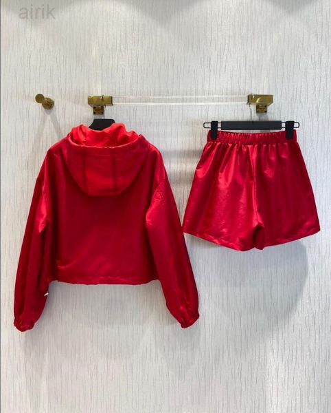 2023 women's hooded short zip jacket elastic waist sports s horts classic dropout customized on the chest small loose jacket version wi, Gray
2023 women's hooded short zip jacket elastic waist sports s horts classic dropout customized on the chest small loose jacket version wi, Gray