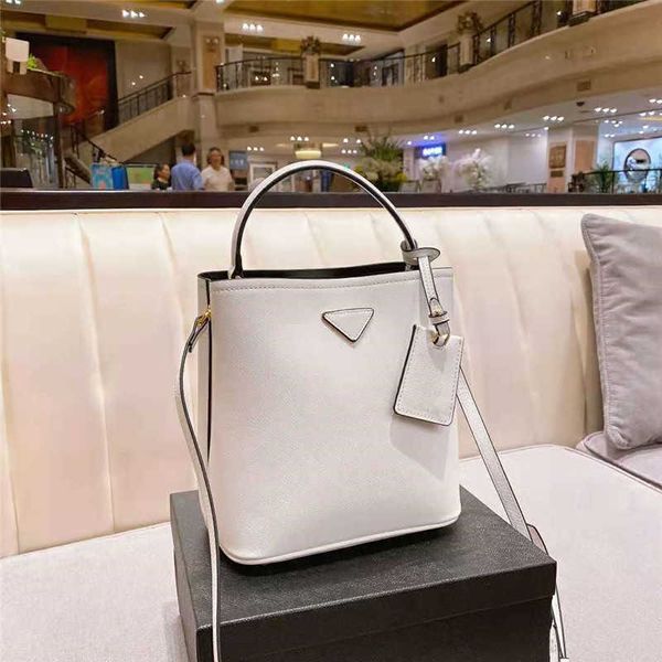 cowhide bucket bag women luxurys designers bags 2021 designer womens handbags luxury crossbody handbag large capacity multicolor options
cowhide bucket bag women luxurys designers bags 2021 designer womens handbags luxury crossbody handbag large capacity multicolor options