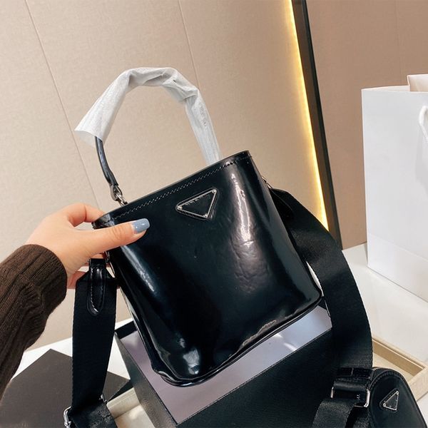 retro one-shoulder bucket bags + coin purse leather large capacity personality all match commuter famous brand handbag luxury imitation bran
retro one-shoulder bucket bags + coin purse leather large capacity personality all match commuter famous brand handbag luxury imitation bran