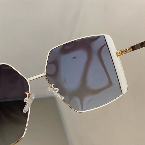 2022 new pair of eyebrows sunglasses women's sunglasses senior sense thin net red street shoot fashion drive uv protection, White;black
2022 new pair of eyebrows sunglasses women's sunglasses senior sense thin net red street shoot fashion drive uv protection, White;black