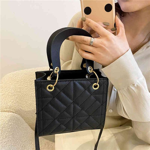 texture tote bag women's 2022 spring embroidered handbag simple fashion msenger all-match single shoulder messenger female bags
texture tote bag women's 2022 spring embroidered handbag simple fashion msenger all-match single shoulder messenger female bags
