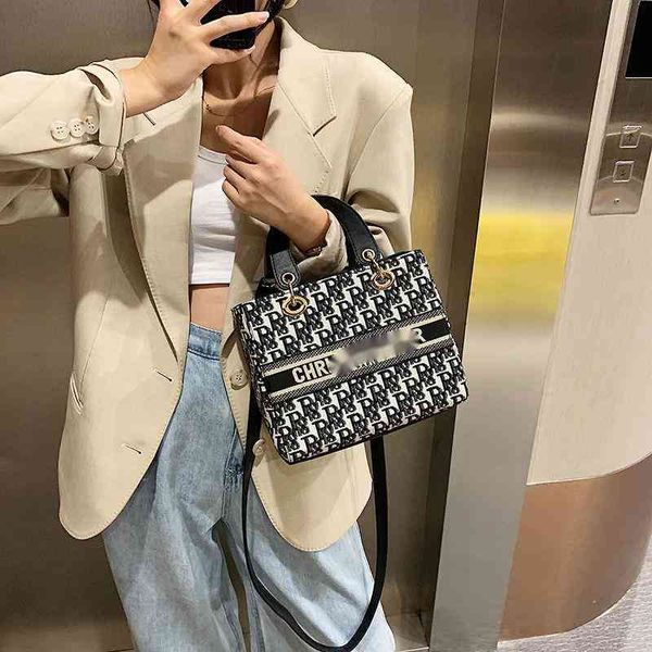 factory direct sale advanced sense of foreign style portable women's 2022 new fashion princess designer bag
factory direct sale advanced sense of foreign style portable women's 2022 new fashion princess designer bag