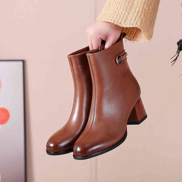 slippers women in short boots autumn and winter leather plush thick heel martin versatile single large women's shoes 41-43 5hbt, Black
slippers women in short boots autumn and winter leather plush thick heel martin versatile single large women's shoes 41-43 5hbt, Black