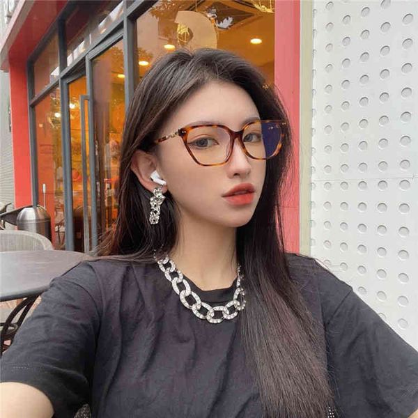 sunglasses bv's fashion poster simple butterfly flat lens. the same bv4178 spectacle frame can be equipped with eic4, White;black
sunglasses bv's fashion poster simple butterfly flat lens. the same bv4178 spectacle frame can be equipped with eic4, White;black