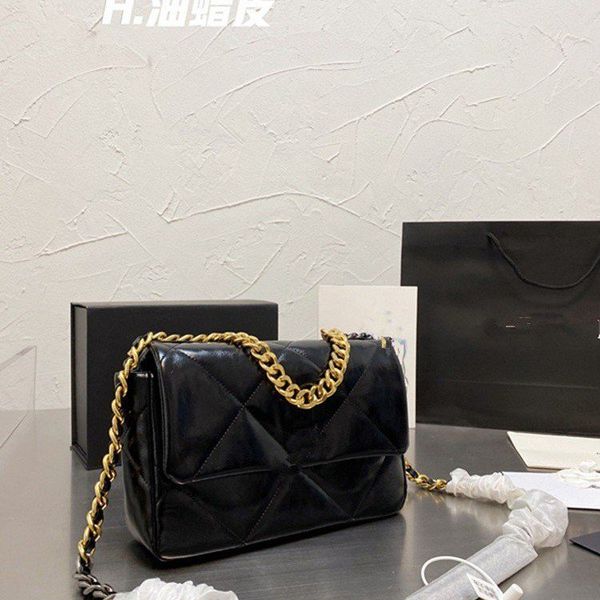 classic bright oil wax skin bags sheepskin portable messenger single shoulder chain flip fashion women's female mini bag totes handbags
classic bright oil wax skin bags sheepskin portable messenger single shoulder chain flip fashion women's female mini bag totes handbags