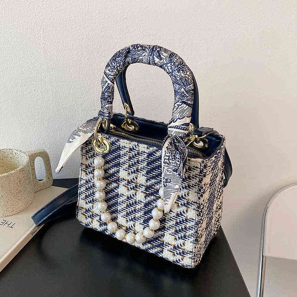 1w54 minority design bag female summer 2021 new fashion silk scarf pearl chain portable bag single shoulder messenger princess bag
1w54 minority design bag female summer 2021 new fashion silk scarf pearl chain portable bag single shoulder messenger princess bag
