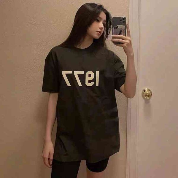 50% discount bagsessentials 2022 summer new fog season 8 1977 flocking printed short sleeve t-shirt for men and women, White;black
50% discount bagsessentials 2022 summer new fog season 8 1977 flocking printed short sleeve t-shirt for men and women, White;black