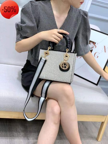 the factory directly oshina 2022 new fashion summer hand women's msenger flash piece one shoulder fairy princs bag
the factory directly oshina 2022 new fashion summer hand women's msenger flash piece one shoulder fairy princs bag
