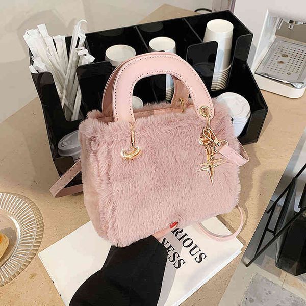 winter female 2022 new fashion trend portable small square foreign style plush princess dai bag one shoulder messenger bag luxury designer
winter female 2022 new fashion trend portable small square foreign style plush princess dai bag one shoulder messenger bag luxury designer