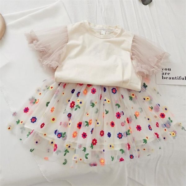 summer girls' clothing sets lace flying sleeves jacket+embroidered mesh skirt 2pcs suit princess baby kids children clothes 220509, White
summer girls' clothing sets lace flying sleeves jacket+embroidered mesh skirt 2pcs suit princess baby kids children clothes 220509, White