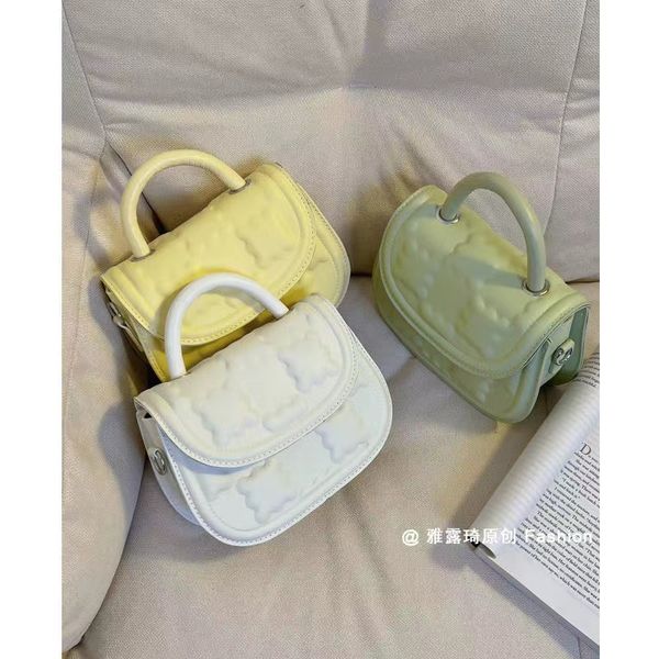 fashion biscuit shoulder bags comfortable simple generous and versatile collocation handbag
fashion biscuit shoulder bags comfortable simple generous and versatile collocation handbag