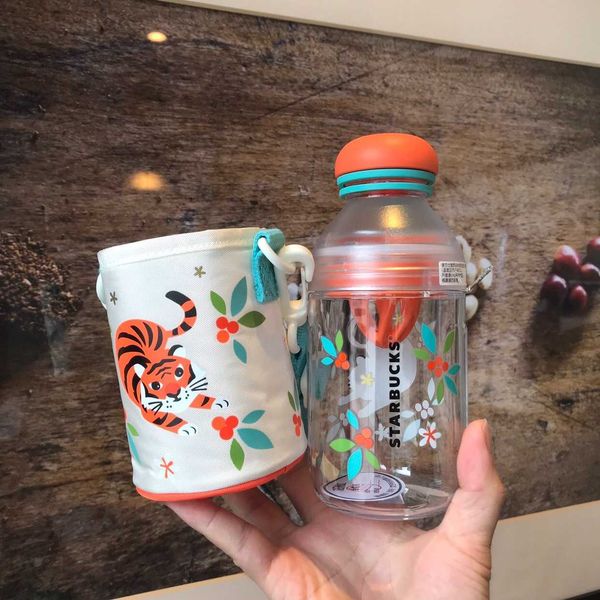 2020 starbucks cup summer chef jade rabbit tiger pattern fruit juice cup rope carrying water cup plastic backpack
2020 starbucks cup summer chef jade rabbit tiger pattern fruit juice cup rope carrying water cup plastic backpack