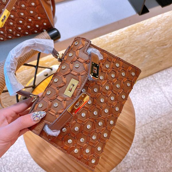 22ss designer handbag epsom bag women leather handbags rhinestone satin engraving shoulder messenger bag grace patricia lady luxury portable 
22ss designer handbag epsom bag women leather handbags rhinestone satin engraving shoulder messenger bag grace patricia lady luxury portable
