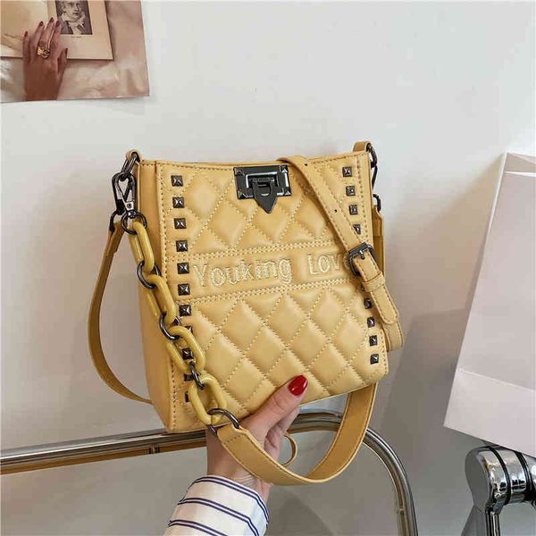 bag new 2022 korean version single shoulder msenger sewing chain bucket women's texture rivet commuter
bag new 2022 korean version single shoulder msenger sewing chain bucket women's texture rivet commuter