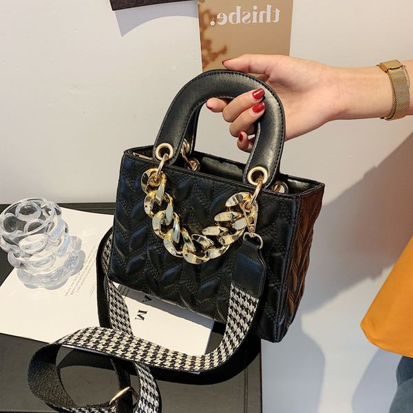 women bags chain handbags for 2022 's handbag stylish lady msenger wide straps shoulder for female messenger bag
women bags chain handbags for 2022 's handbag stylish lady msenger wide straps shoulder for female messenger bag