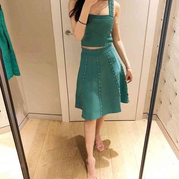 skirts fadan style temperament lady nail bead decoration a-shaped knitted skirt for women, Black
skirts fadan style temperament lady nail bead decoration a-shaped knitted skirt for women, Black