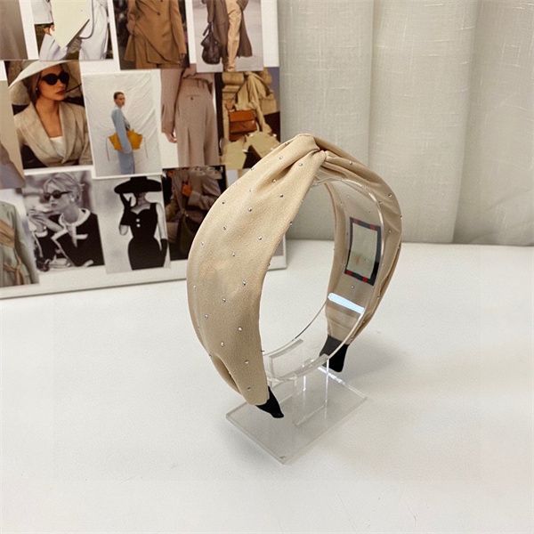 designer silk chain headbands 2022 summer new trendy satin cross headband headwraps women personality charm hair ornament luxury hairbands, Silver
designer silk chain headbands 2022 summer new trendy satin cross headband headwraps women personality charm hair ornament luxury hairbands, Silver