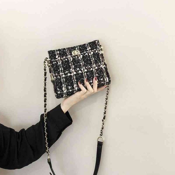 high shoulder 2022 new fashion popular small lucky four-leaf clover women's bag niche design
high shoulder 2022 new fashion popular small lucky four-leaf clover women's bag niche design