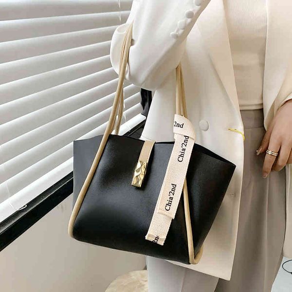 the new designer handbags large capacity bag female 2022 high-class sense foreign style shoulder commuter versatile tote
the new designer handbags large capacity bag female 2022 high-class sense foreign style shoulder commuter versatile tote