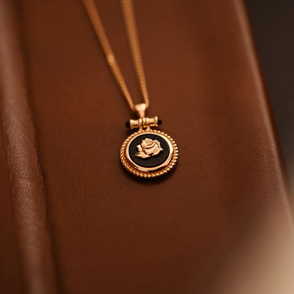 2022 new sweet rose flower designer pendant necklaces for women vintage 18k gold necklace jewelry, Silver
2022 new sweet rose flower designer pendant necklaces for women vintage 18k gold necklace jewelry, Silver