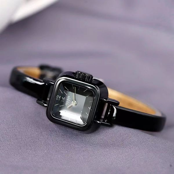 luxury female watch designer waterproof korean style simple retro light niche trend temperament square small dial ladies leather strap stude, Slivery;golden
luxury female watch designer waterproof korean style simple retro light niche trend temperament square small dial ladies leather strap stude, Slivery;golden