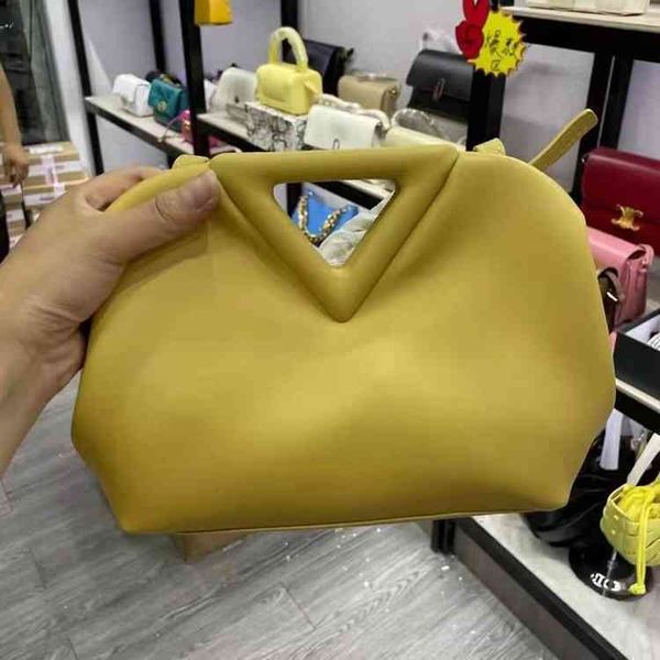 candy venetas bottegasv color inverted triangle cloud bag fold clip hand one shoulder messenger dumpling lady
candy venetas bottegasv color inverted triangle cloud bag fold clip hand one shoulder messenger dumpling lady