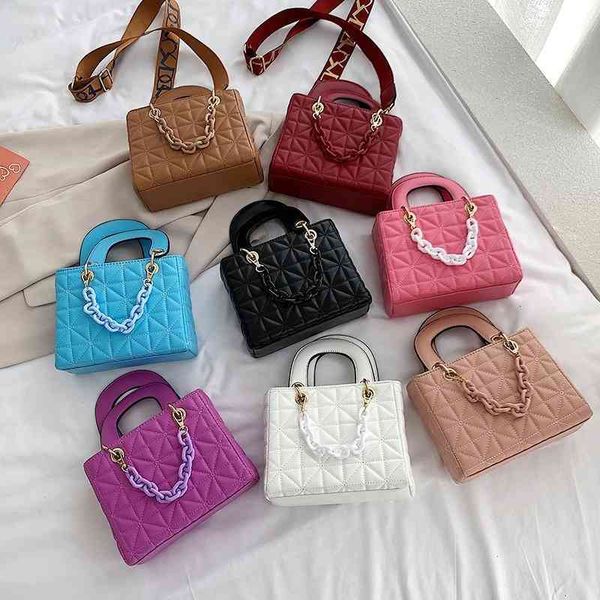 factory direct sale women's 2022 new korean fashion princess dai lingge embroidered thread one shoulder messenger hand designer bag
factory direct sale women's 2022 new korean fashion princess dai lingge embroidered thread one shoulder messenger hand designer bag