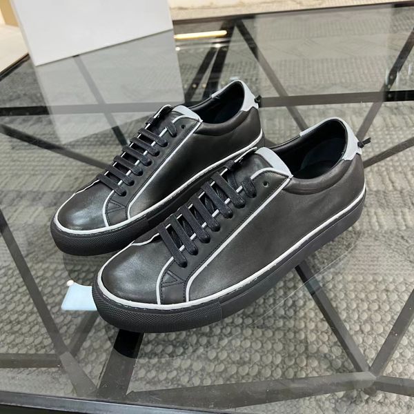 famous brand designer men sports board shoes level leather simple fashion lace-up low cut running shoe outdoor flat soled walking shoes man 
famous brand designer men sports board shoes level leather simple fashion lace-up low cut running shoe outdoor flat soled walking shoes man