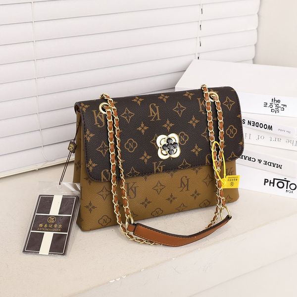 ladies leathers shoulder bags elegant brown printed chain bag exquisite wear-resistant buckle retro handbag double compartment contrast leat, Black;red
ladies leathers shoulder bags elegant brown printed chain bag exquisite wear-resistant buckle retro handbag double compartment contrast leat, Black;red