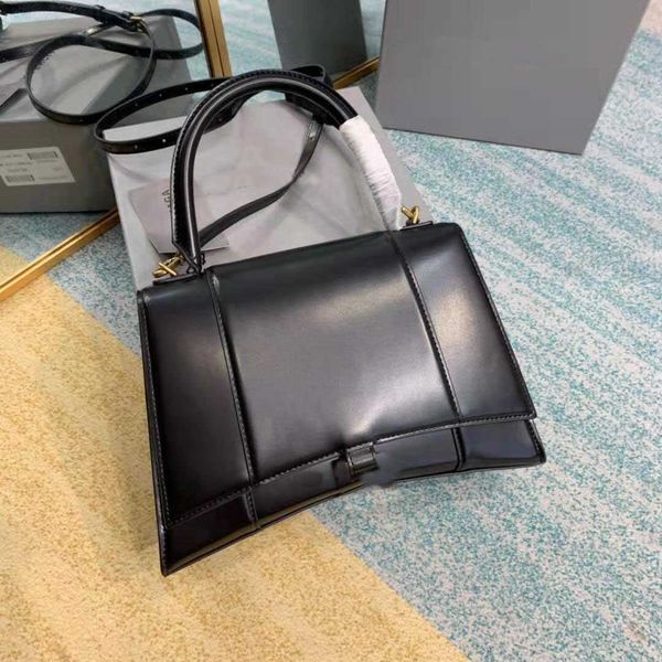 lady shopping bags luxury designer bag fashion handbags women shoulder totes cross body half moon genuine leather classic retro purse
lady shopping bags luxury designer bag fashion handbags women shoulder totes cross body half moon genuine leather classic retro purse