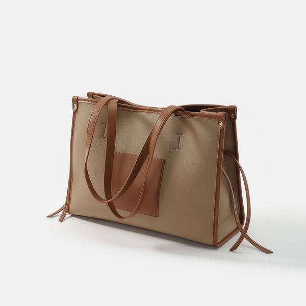 large capacity casual versatile tote bag square bag leisure type two-tone patchwork preppy style
large capacity casual versatile tote bag square bag leisure type two-tone patchwork preppy style